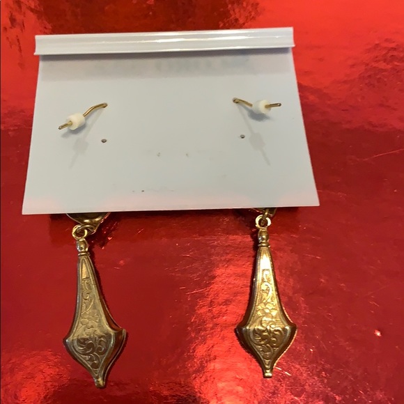 Vintage Coro Cameo Earring - Picture 4 of 5